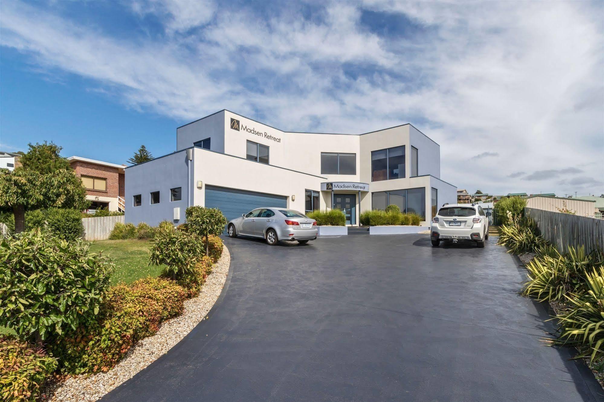 Madsen Retreat Hotel Penguin Exterior foto